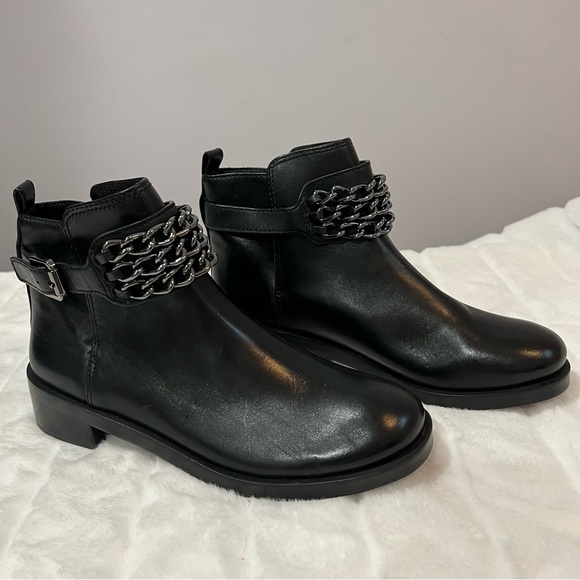 NEW Tory Burch BLOOMFIELD Gunmetal Chain Embellished Black Leather Bootie - Picture 7 of 12